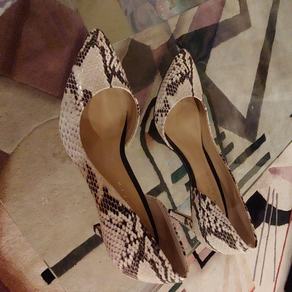 Lord & Taylor Python designed stilettos - Picture 2 of 5